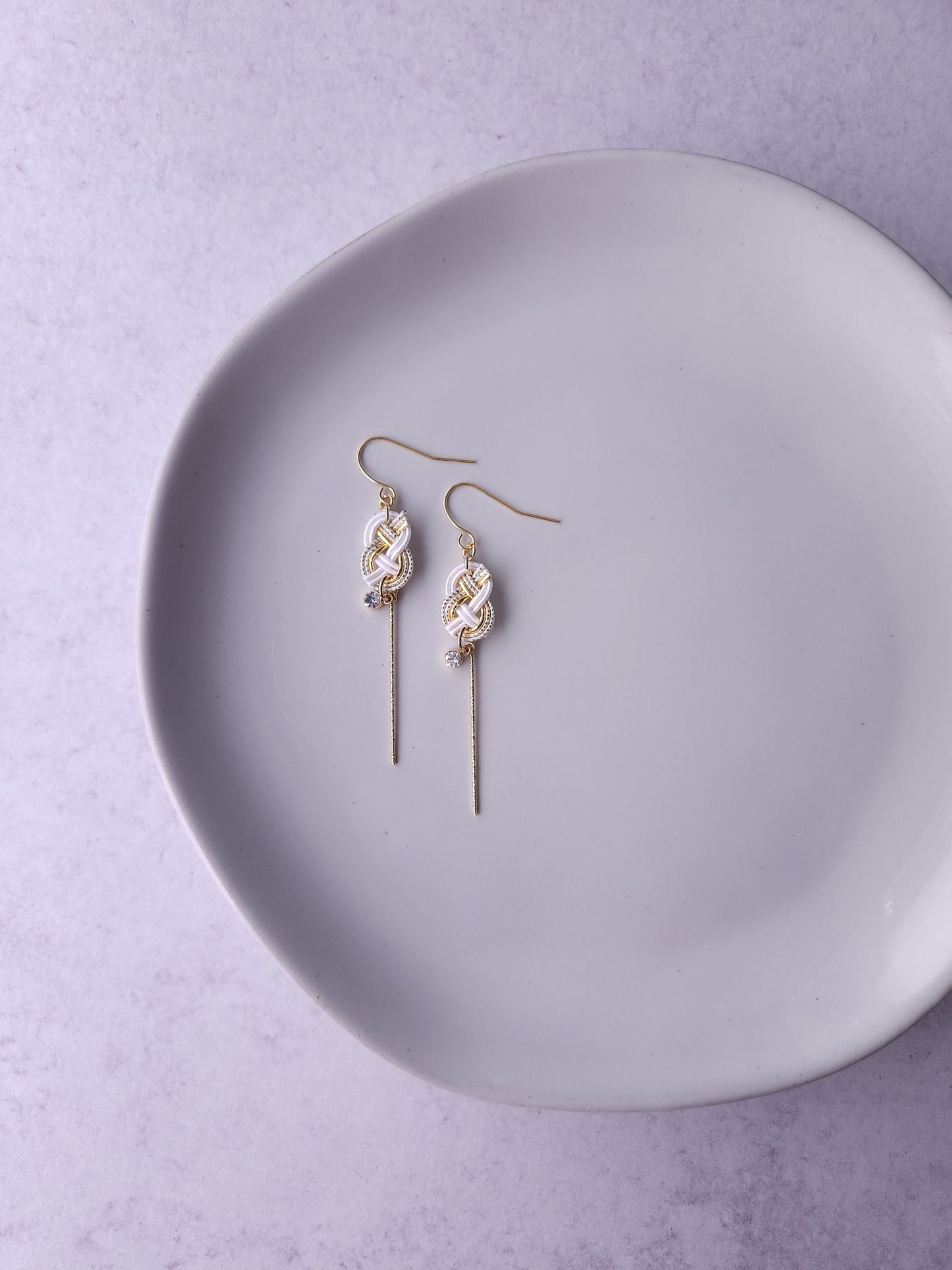 Small Mizuhiki Knot - Gold & White