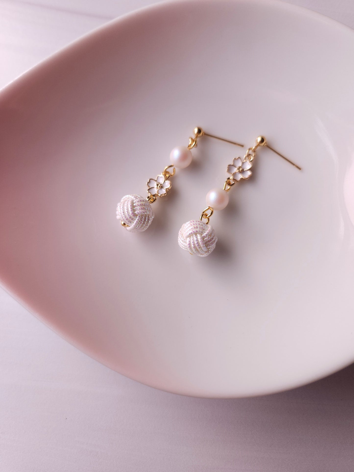 Asymmetry Flower- Pearlescent White