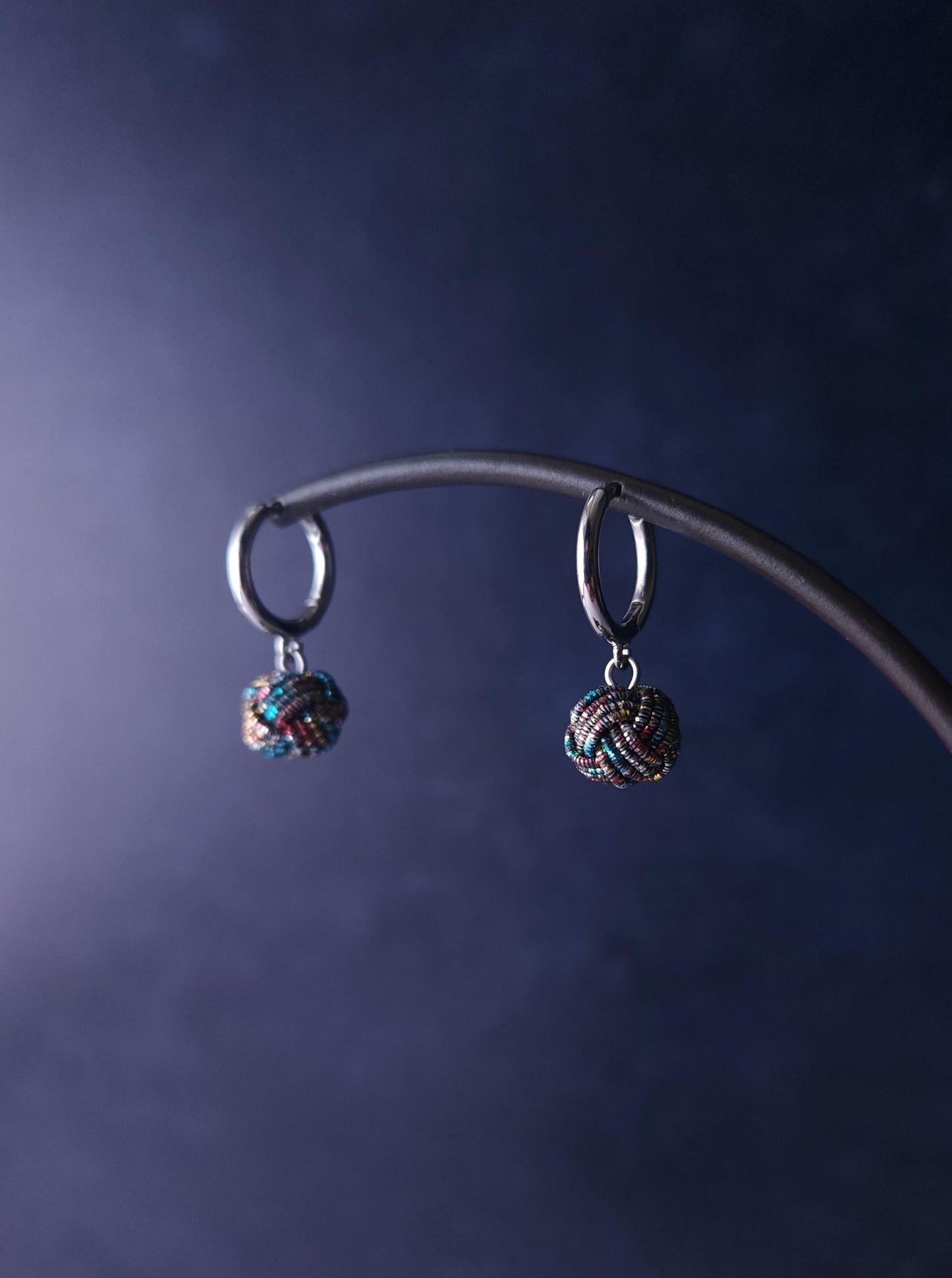 Huggie Drop-Chromatic Rainbow