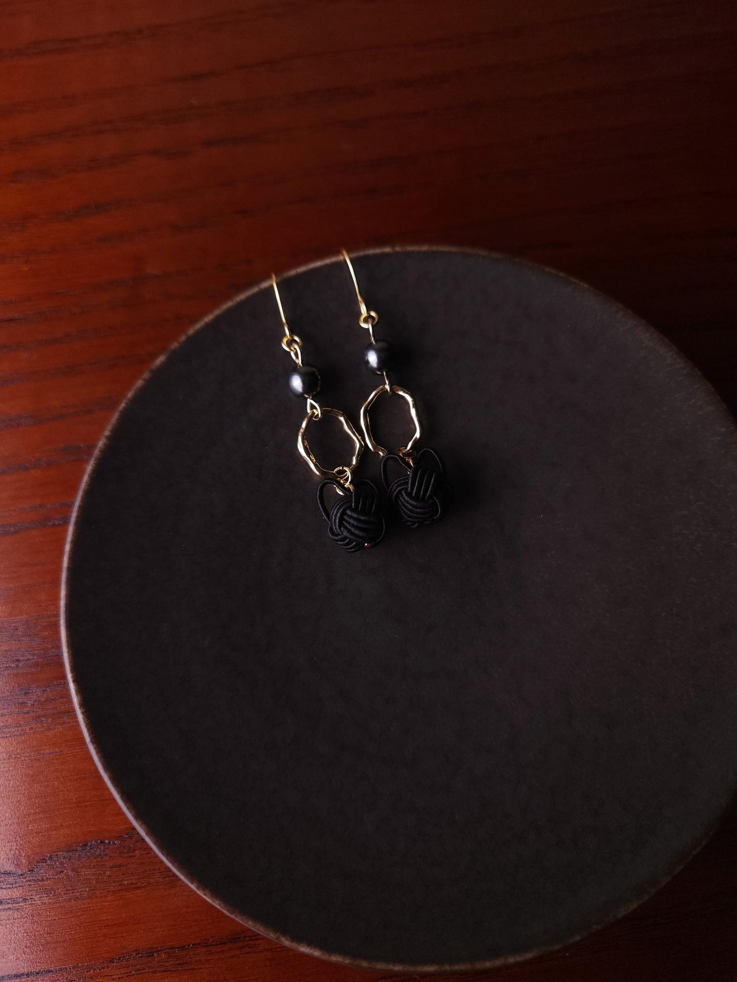 Cat Pearl Drop Earrings - Black