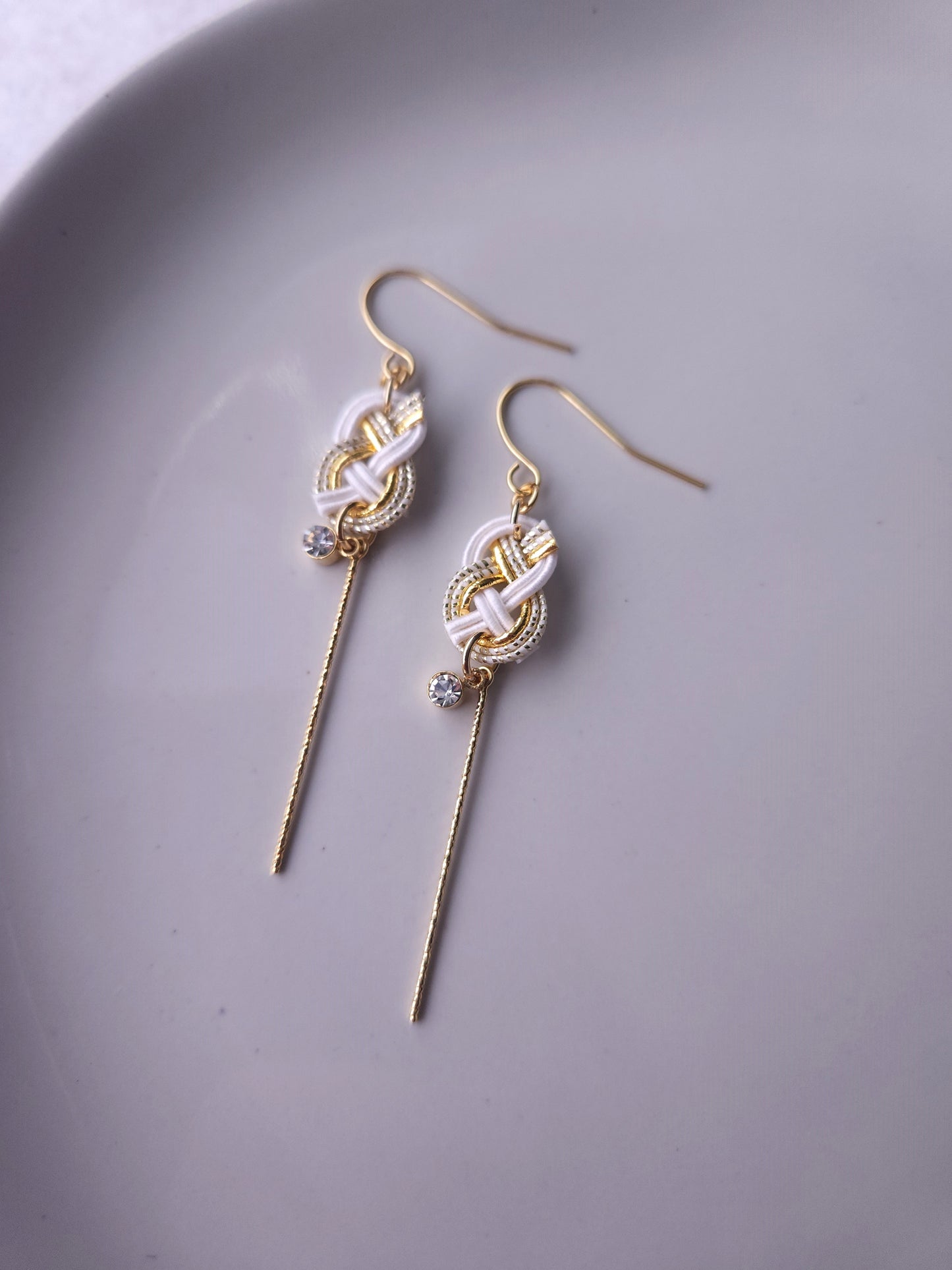 Small Mizuhiki Knot - Gold & White