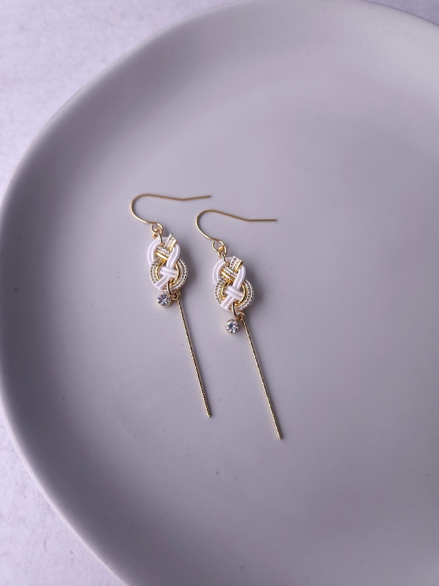 Small Mizuhiki Knot - Gold & White