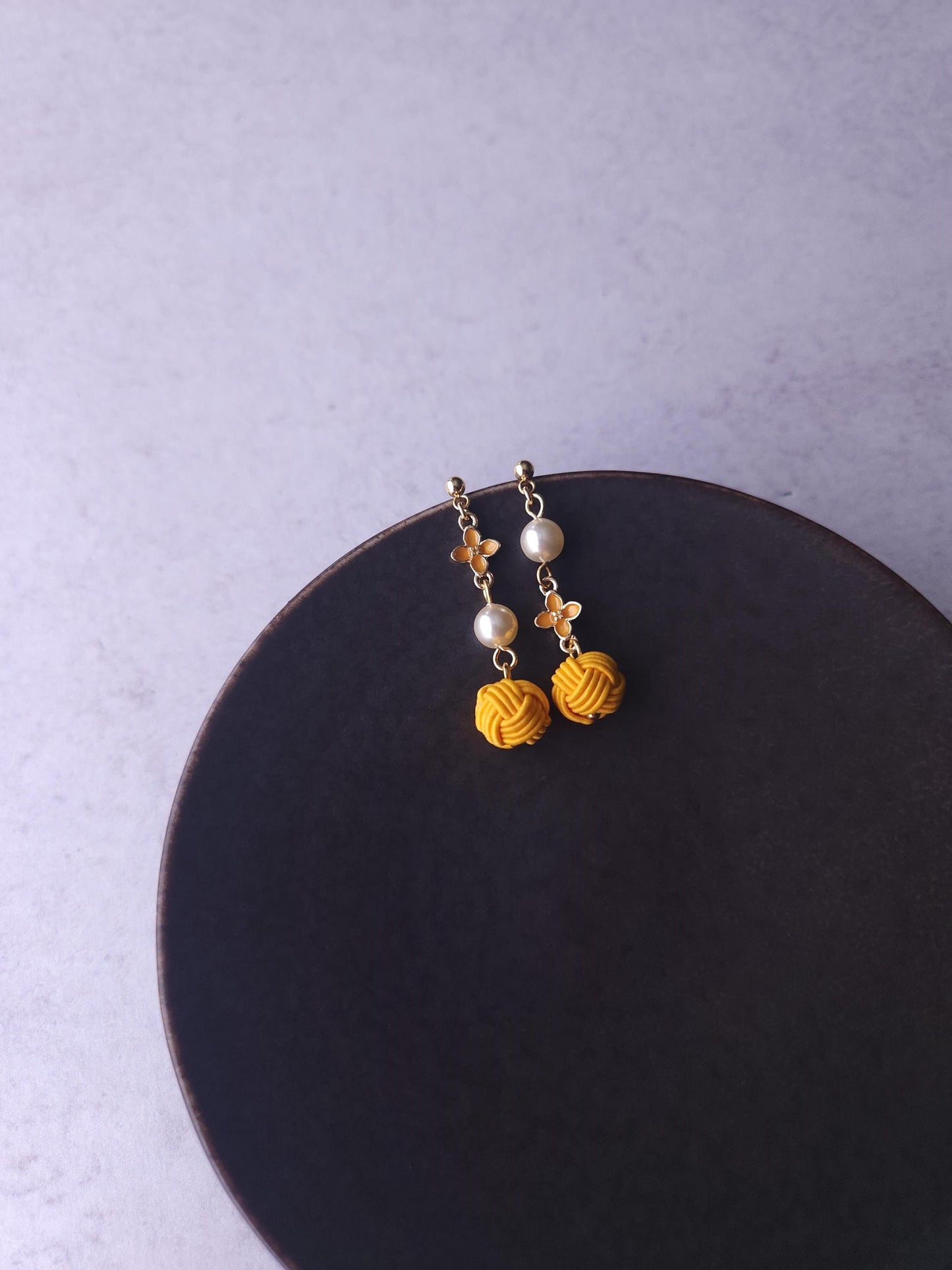 Asymmetry Flower - Olive Flower Yellow