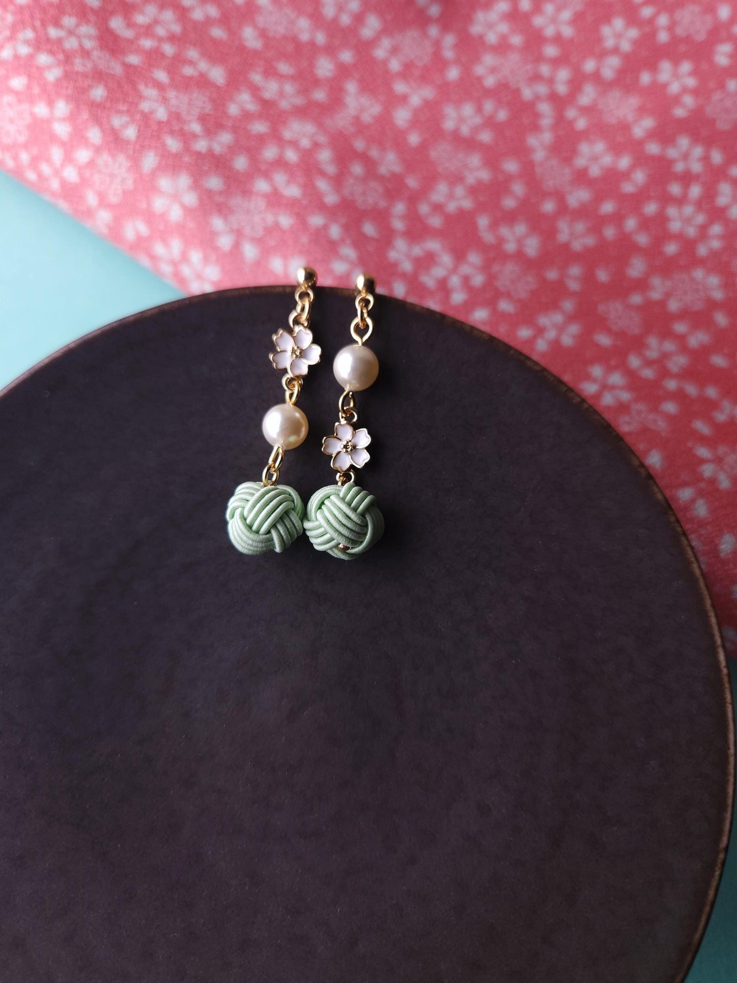 Asymmetry Flower- Light Green