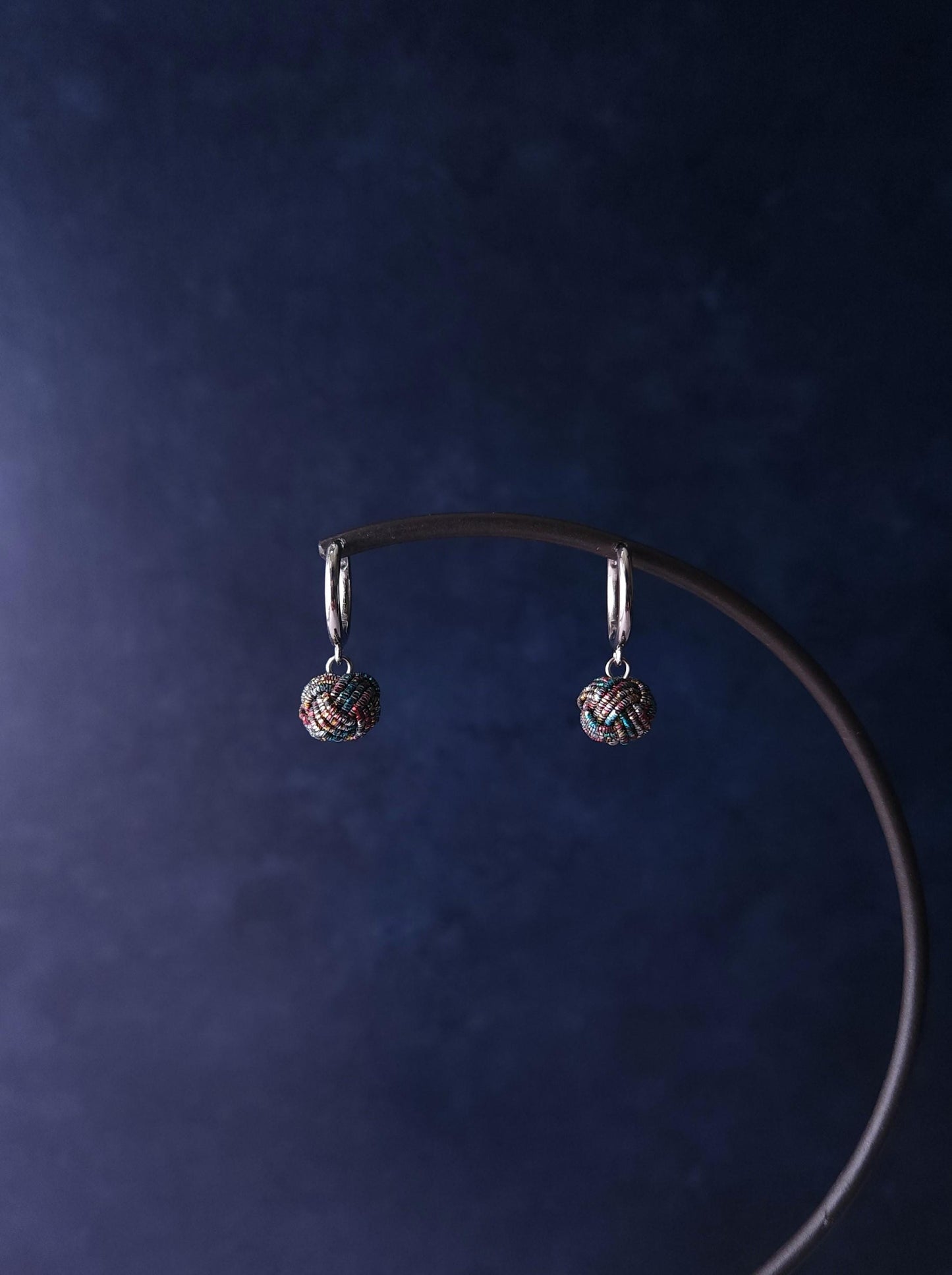 Huggie Drop-Chromatic Rainbow