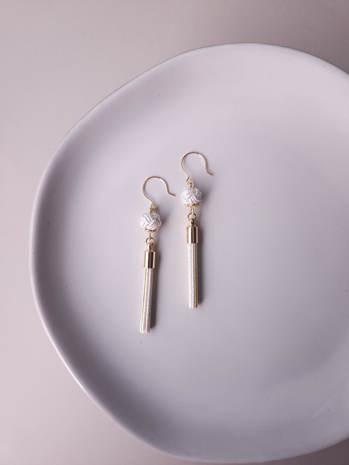 Tassel - Shiny White