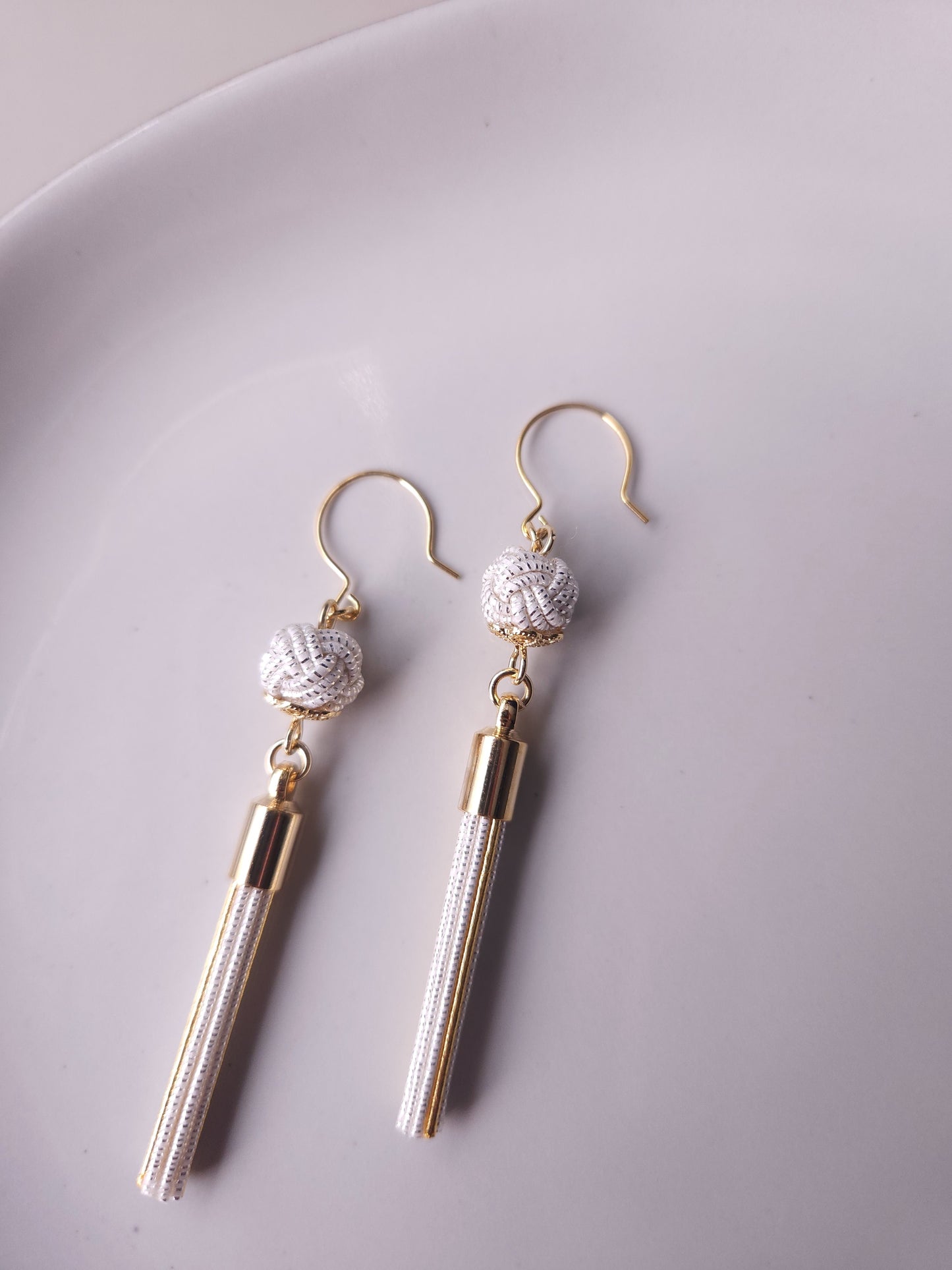 Tassel - Shiny White