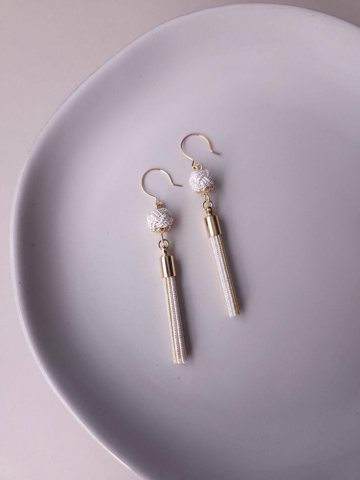 Tassel - Shiny White