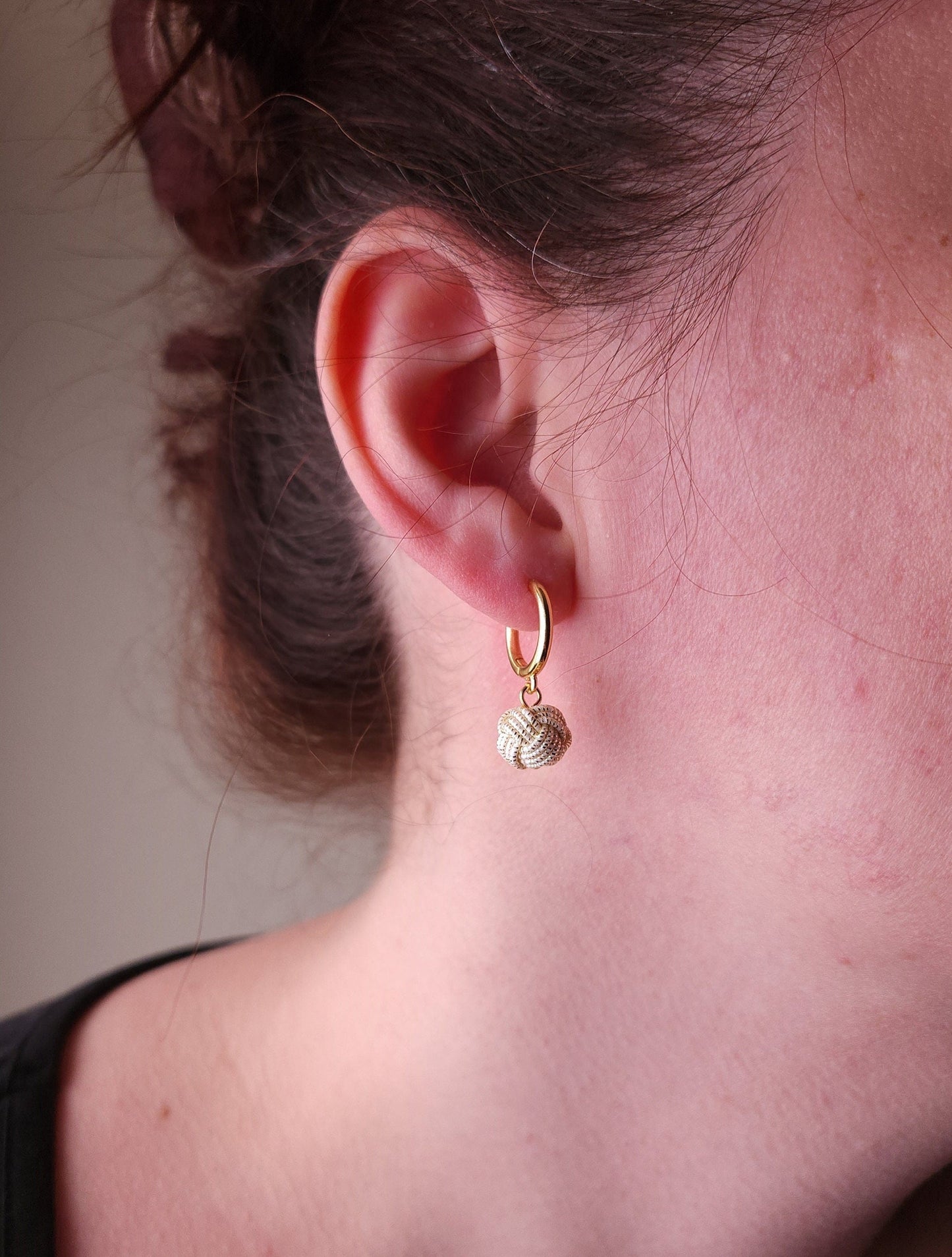 Huggie Drop-Chromatic Rainbow