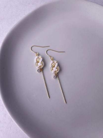 Small Mizuhiki Knot - Gold & White