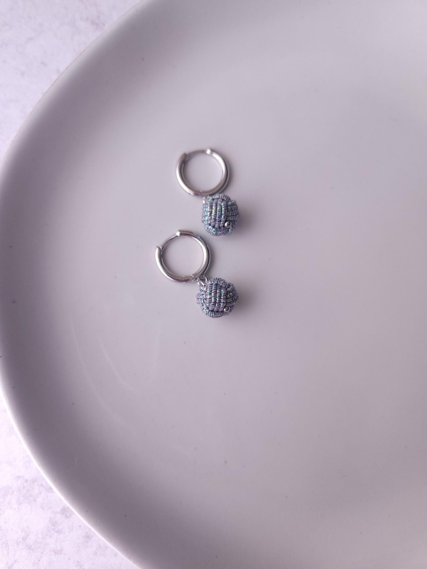 Huggie drop - Iridescent Gray