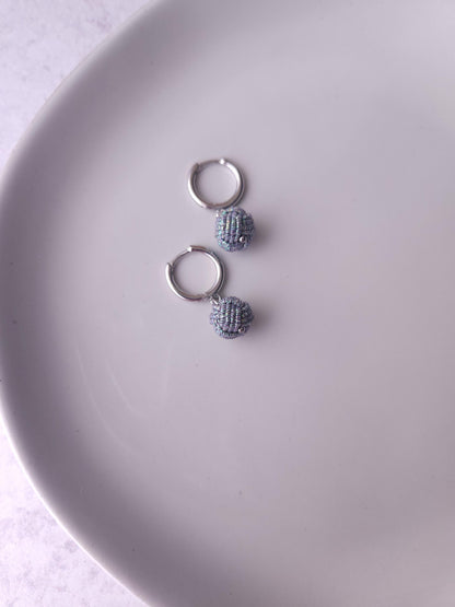 Huggie drop - Iridescent Gray