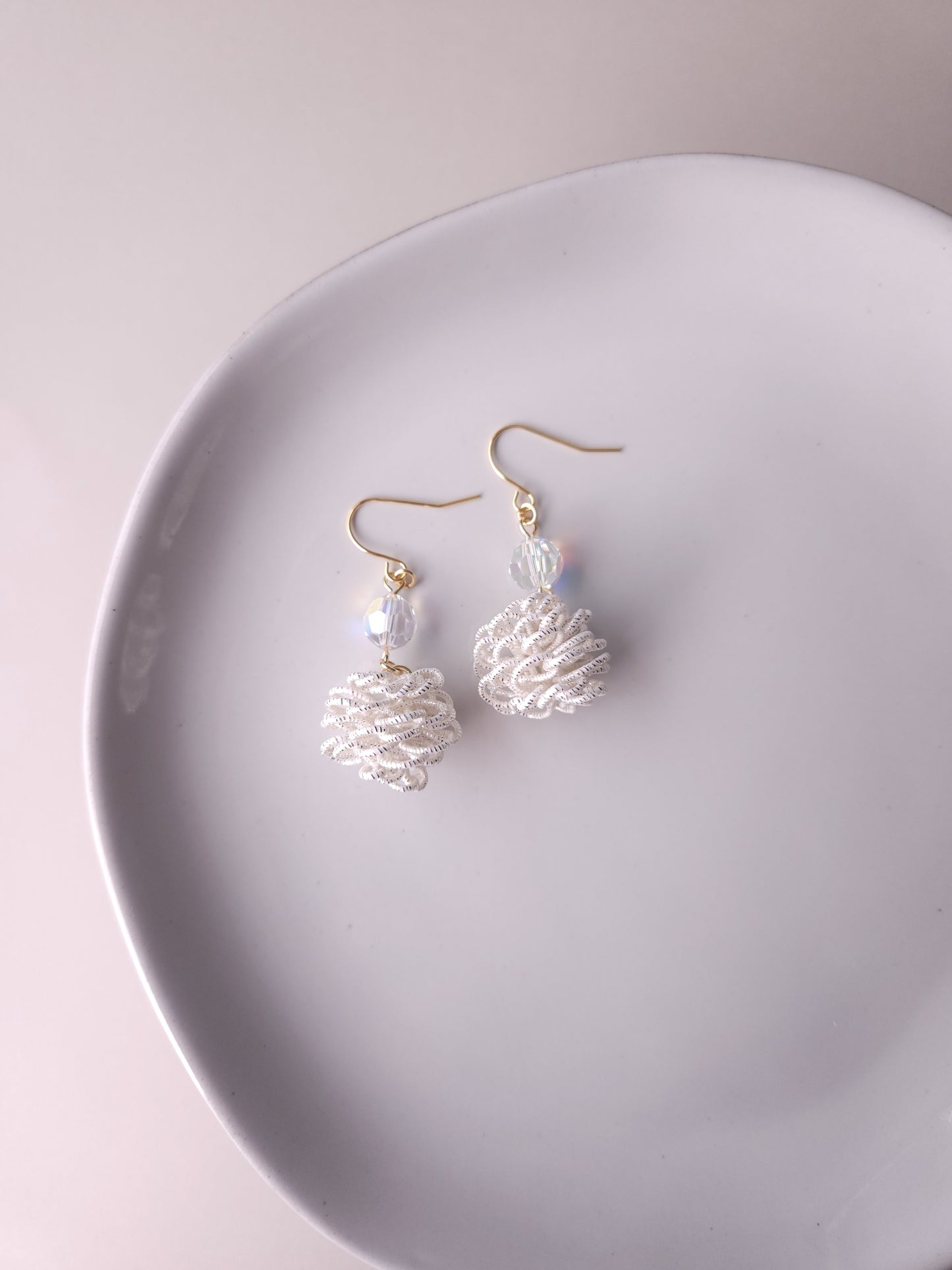 Pinecone - White