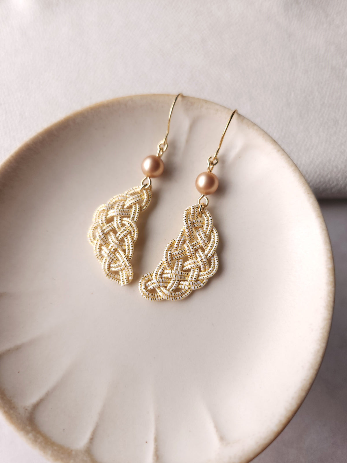 Crescent Moon - Light Gold