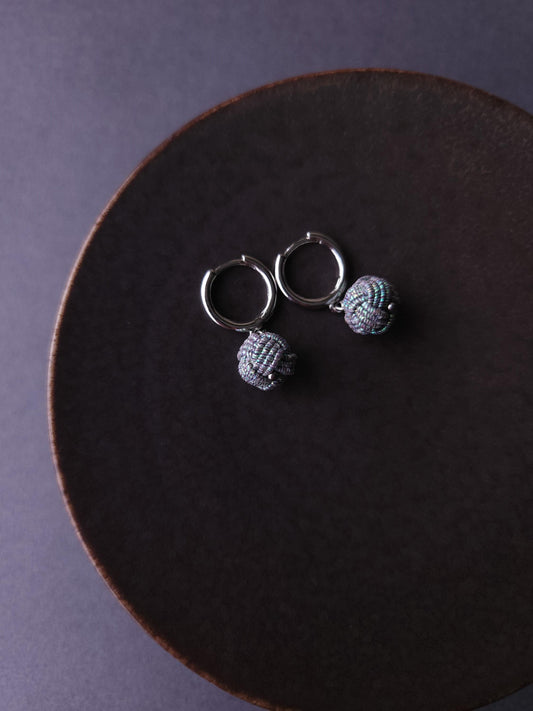 Huggie drop - Iridescent Gray