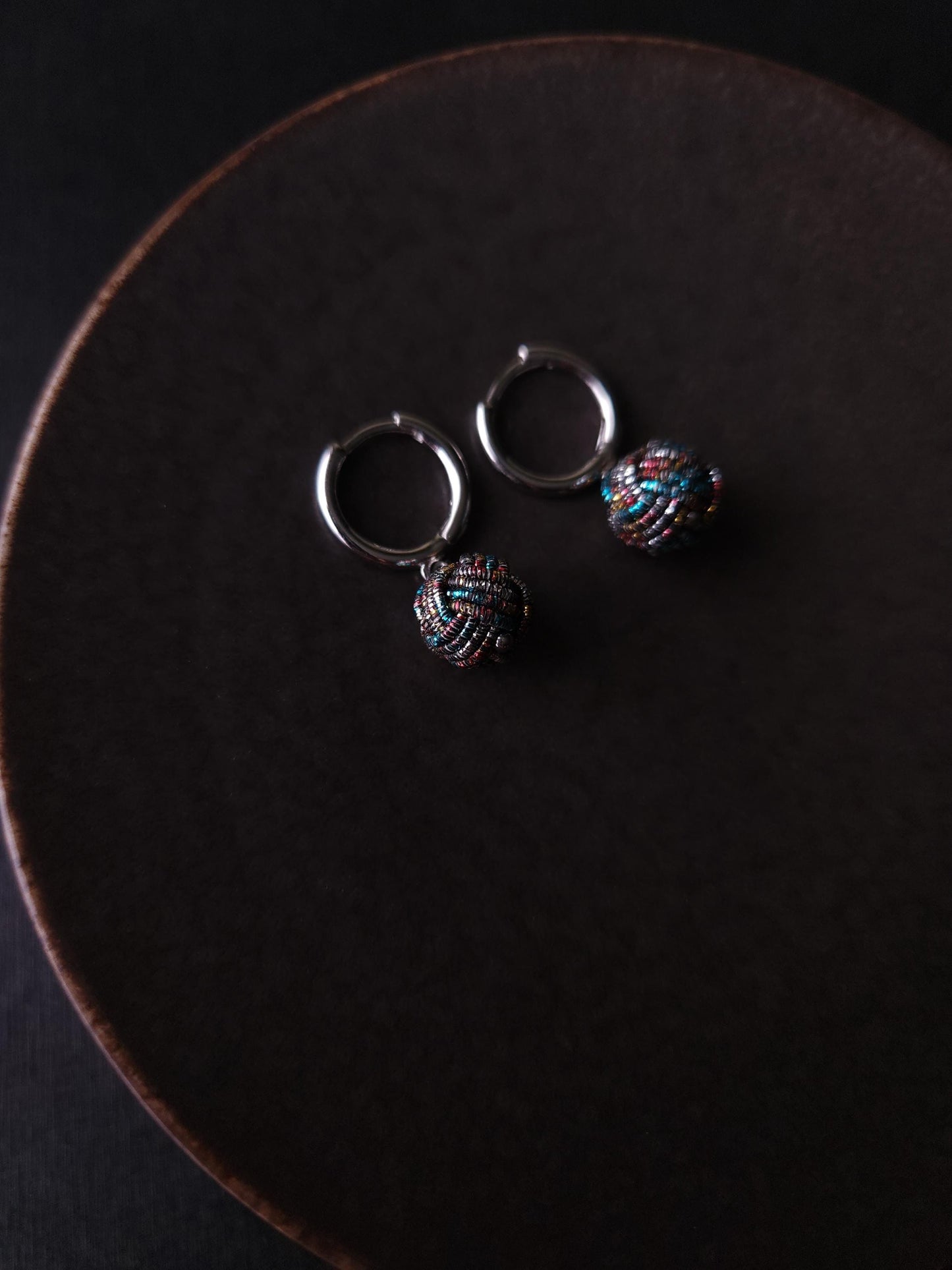 Huggie Drop-Chromatic Rainbow