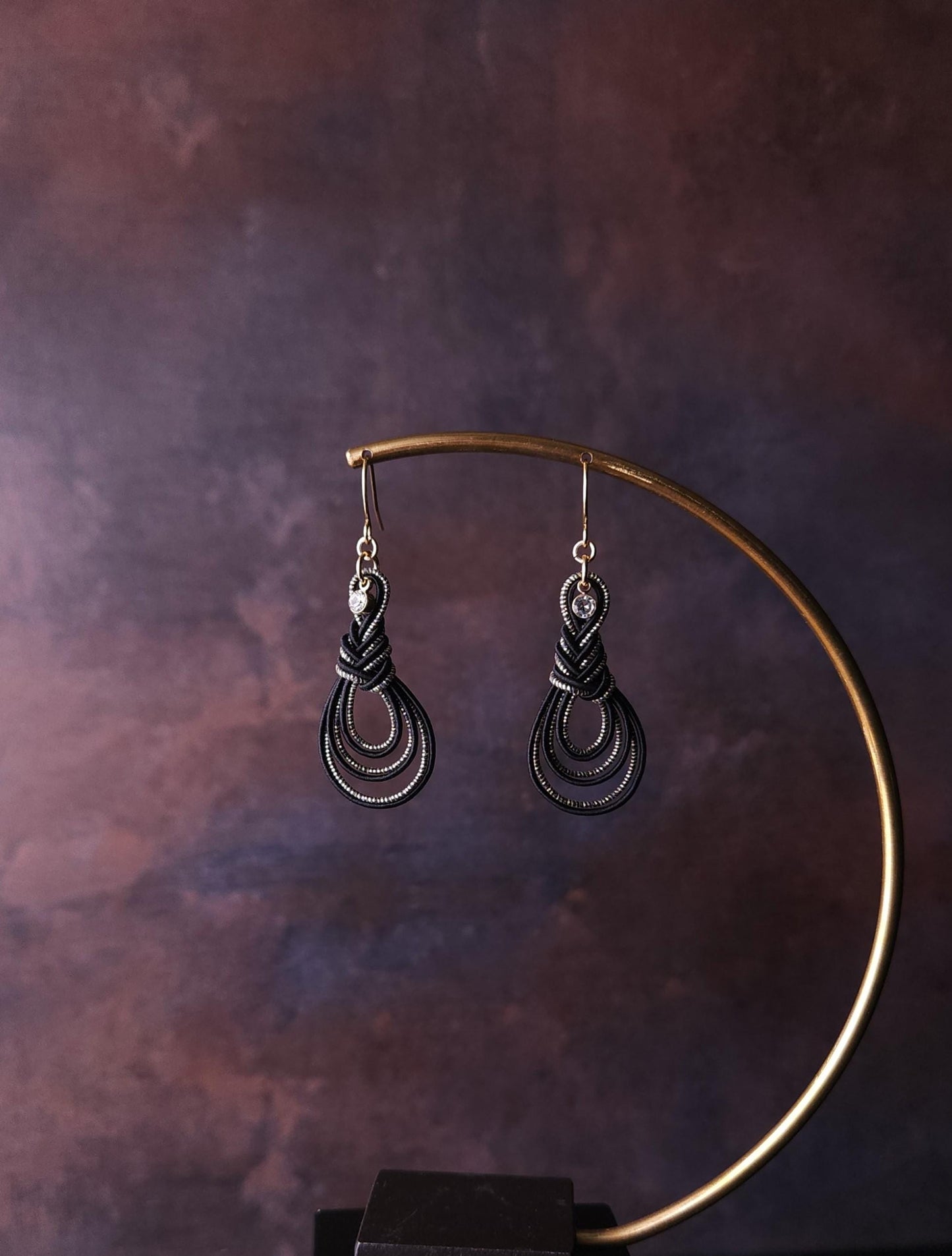 Myoga - Black and Gold